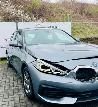 Voiture accidenté BMW 1-serie 1 Lim. 116 d Advantage 2022/1