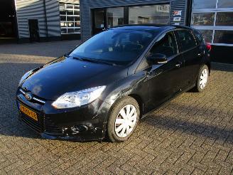 Schade motor Ford Focus 1.0 EcoBoost Trend 5drs 2013/4