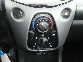 Toyota Aygo 1.0 VVT-i x-play Airco picture 19