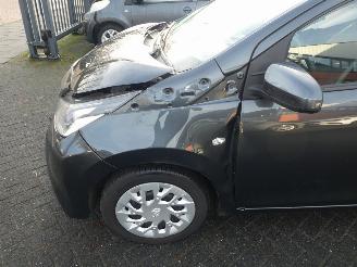 Toyota Aygo 1.0 VVT-i x-play Airco picture 12