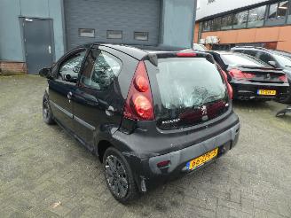 Peugeot 107 1.0 Active Airco picture 3