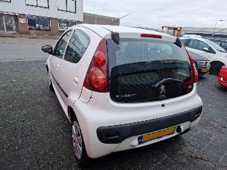Peugeot 107 1.0 access AIRCO picture 4