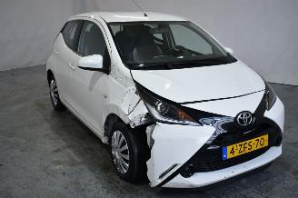 Damaged car Toyota Aygo 1.0 VVT-i x-play 2014/12