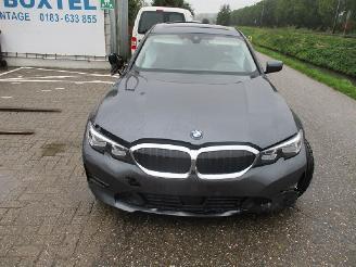Damaged car BMW 3-serie  2022/1