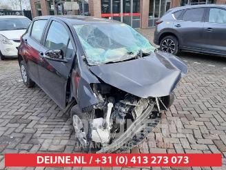 Damaged car Toyota Yaris Yaris III (P13), Hatchback, 2010 / 2020 1.0 12V VVT-i 2015/5