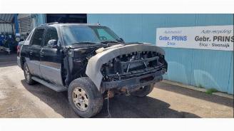 damaged commercial vehicles Chevrolet Avalanche  2004/8