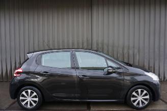 Salvage car Peugeot 208 1.4 e-HDi 50kW Blue Lease 2012/8