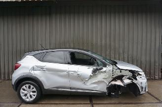 damaged campers Renault Captur Hybrid 1.6E-Tech 69kW Automaat Airco 145Intens 2022/9