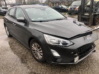 damaged passenger cars Ford Focus 1.0 ECO BOOST LINE BUSINESS 2019/4