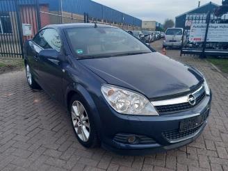 damaged commercial vehicles Opel Astra Astra H Twin Top (L67), Cabrio, 2005 / 2010 1.8 16V 2009/4
