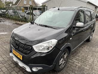 Schade motor Dacia Lodgy 1.3 TCe Stepway  7 persoons 2021/3
