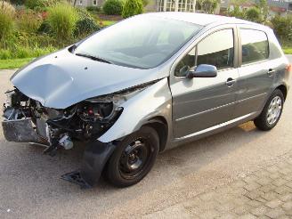 damaged commercial vehicles Peugeot 307 16hdif 5 drs 2006/1