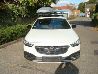 damaged passenger cars Opel Insignia 2.0 TURBO 4X4 COUNTRY 260PK!! 2017/11