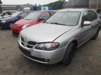 damaged commercial vehicles Nissan Almera  2002