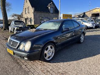 damaged commercial vehicles Mercedes CLK 200 coupe met oa airco 1999/1