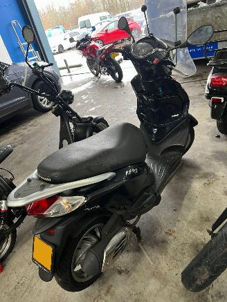  Piaggio  Bromscooter Fly 4T BJ 2013 26470 KM 2013/6