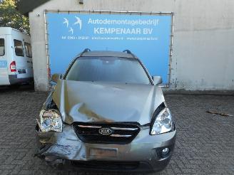Damaged car Kia Carens Carens III (FG) MPV 2.0i CVVT 16V (G4KA) [106kW]  (09-2006/03-2013) 2010/10