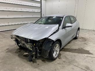 Damaged car BMW 1-serie 118 2020/1
