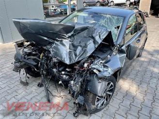 Damaged car Volkswagen Golf  2018