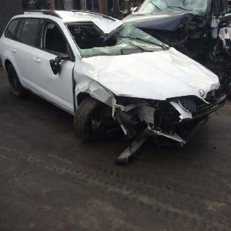 uszkodzony samochody osobowe Skoda Octavia  2016/7