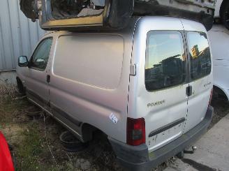 damaged caravans Peugeot Partner  2003/1