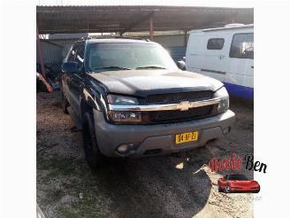 damaged commercial vehicles Chevrolet Avalanche  2002/10