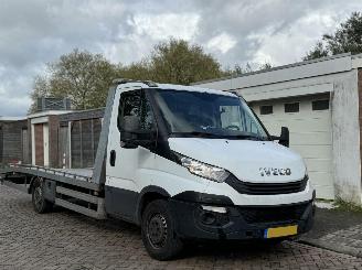 damaged passenger cars Iveco Daily Oprijwagen 35S16 2.3 / AUTOMAAT 2017/1